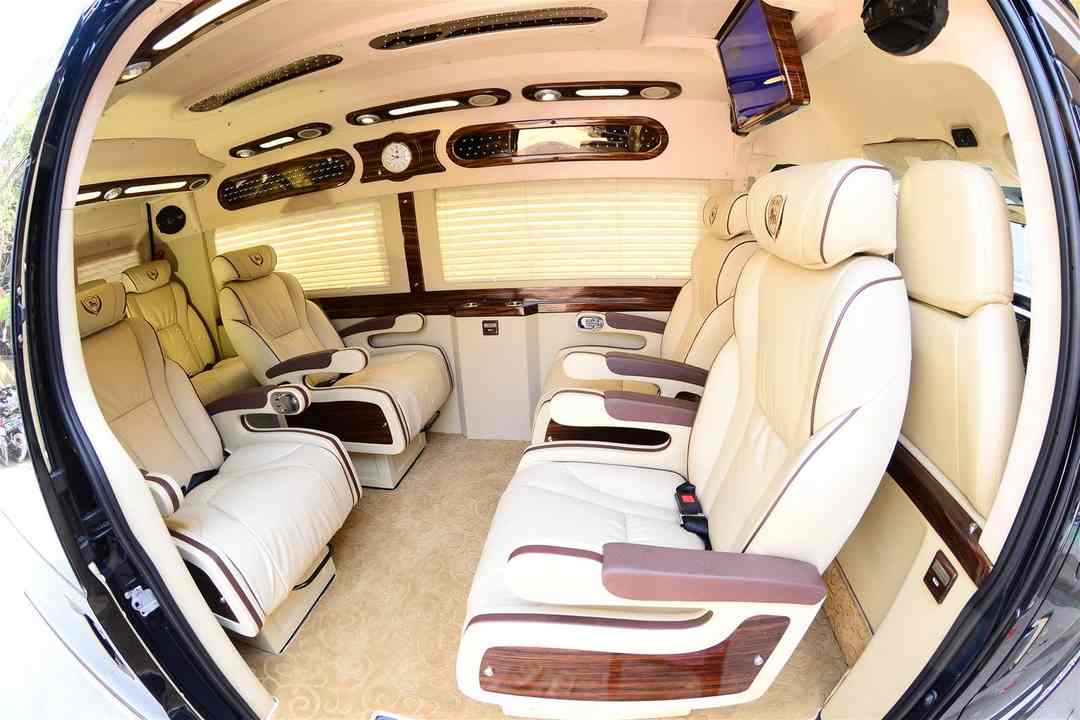 Trải nghiệm cùng không gian tuyệt vời của xe limousine